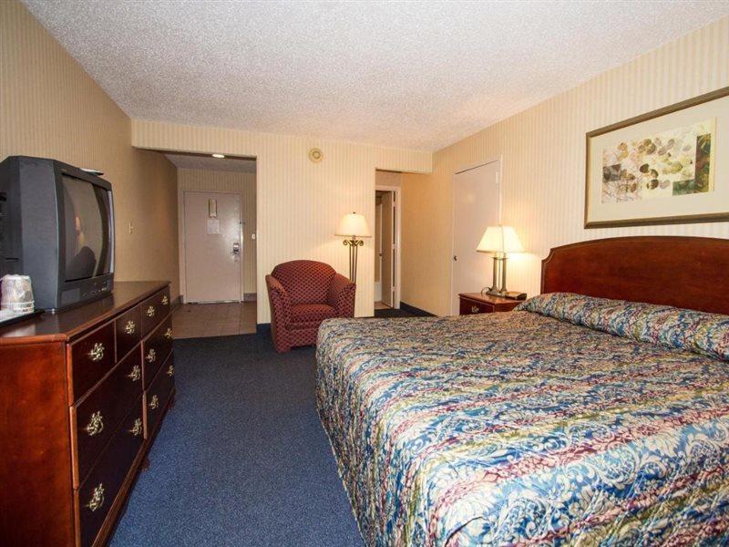 Red Roof Inn & Suites Newport News Exteriér fotografie
