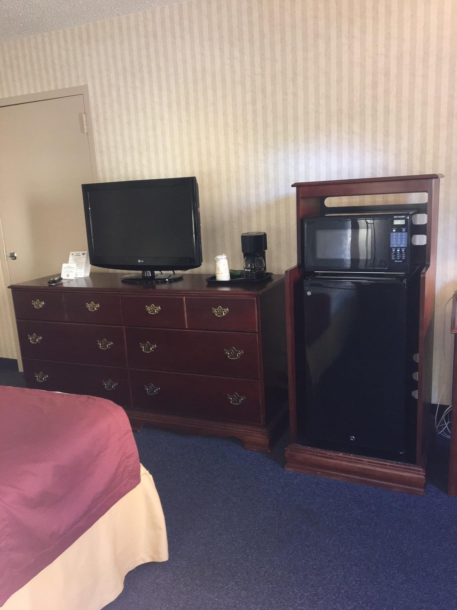 Red Roof Inn & Suites Newport News Exteriér fotografie