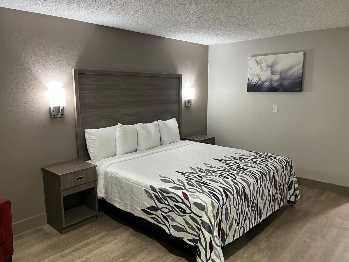 Red Roof Inn & Suites Newport News Exteriér fotografie